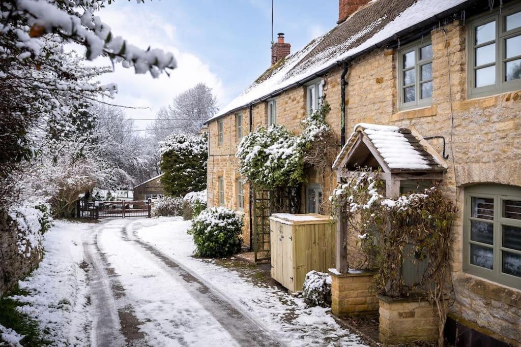 Charming 17Th Century Cotswold Cottage Adlestrop Exterior foto