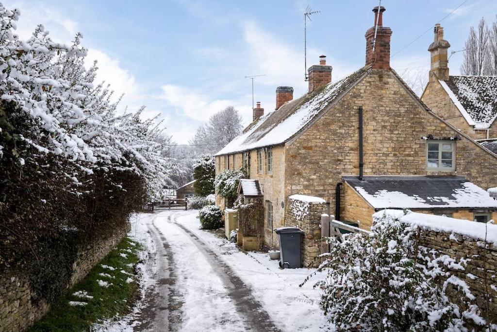 Charming 17Th Century Cotswold Cottage Adlestrop Exterior foto