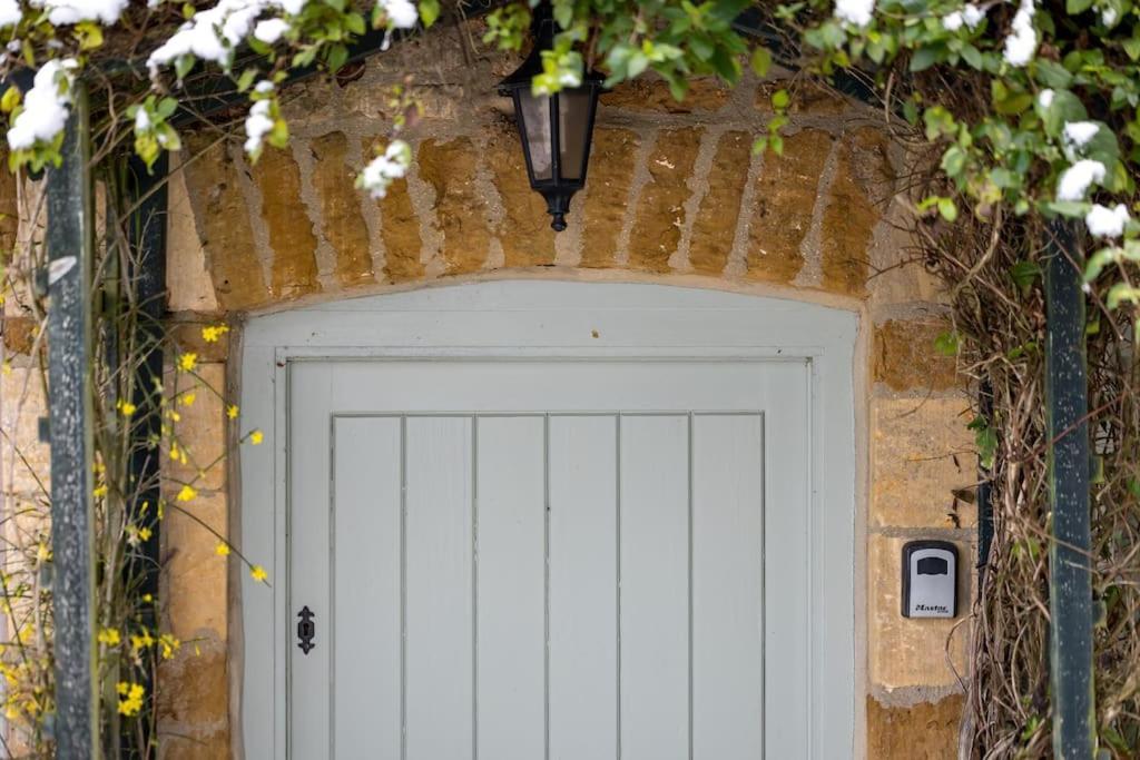 Charming 17Th Century Cotswold Cottage Adlestrop Exterior foto