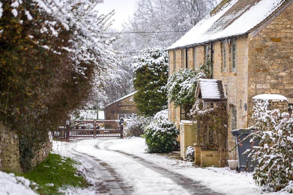Charming 17Th Century Cotswold Cottage Adlestrop Exterior foto